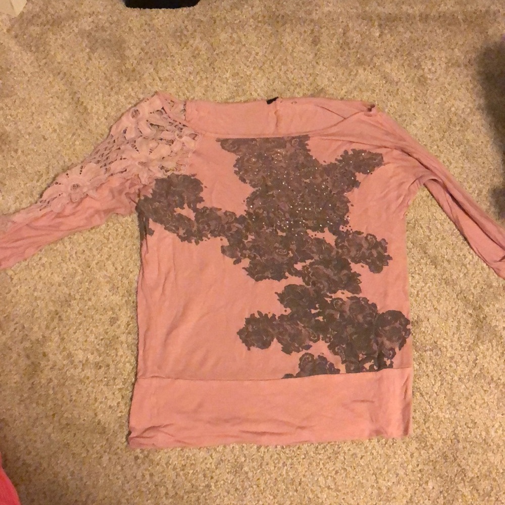 Pink quarter sleeve shirt from buckle